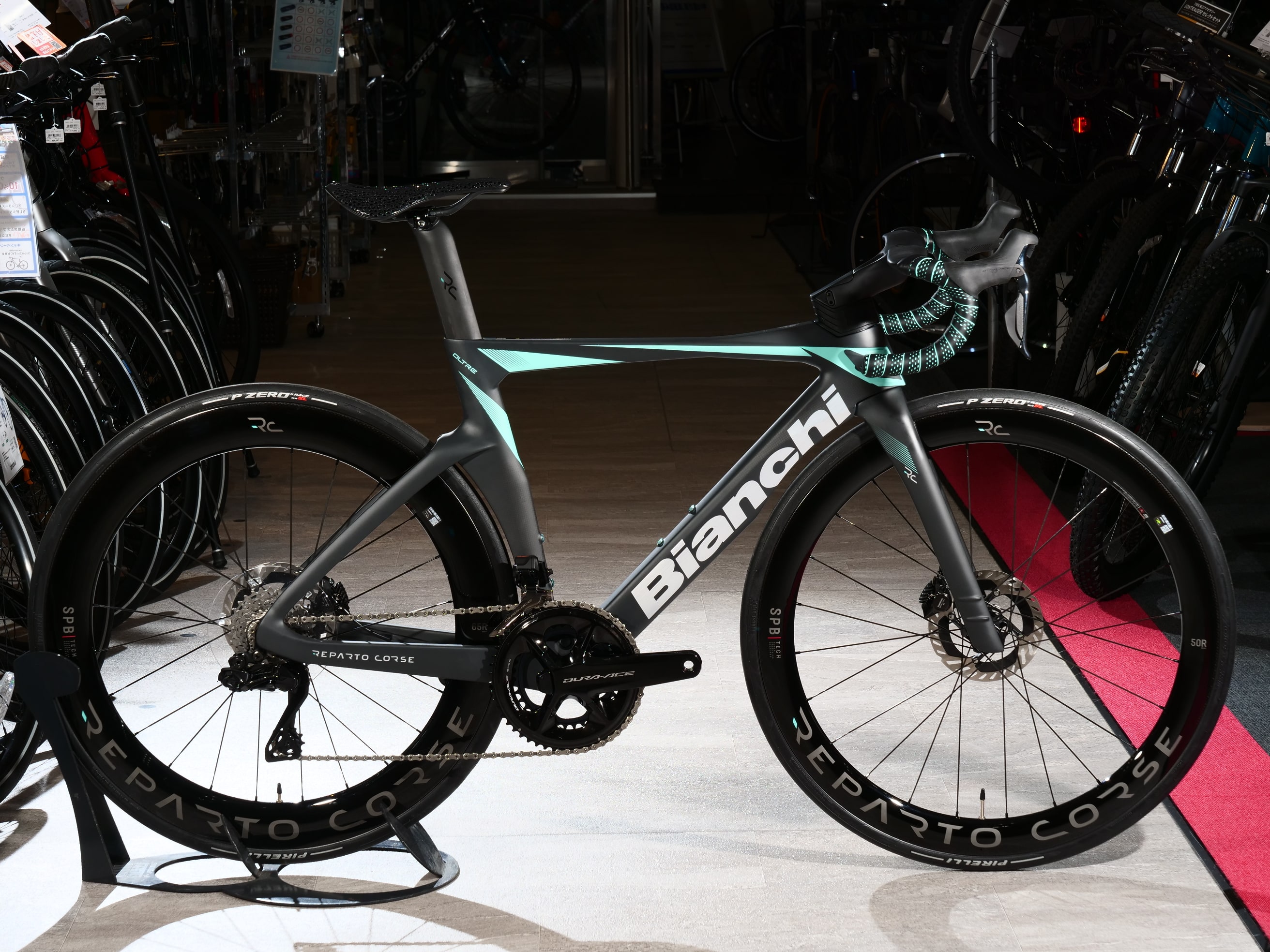 BIANCHI ( ビアンキ ) ロードバイク OLTRE RC DURA-ACE DI2 ( オルトレ RC デュラエース DI2 ) アウトレット グラファイトカーボン/チェレステアルミシルバーフルマット 50 ( 身長目安165cm前後 ) YTB21W