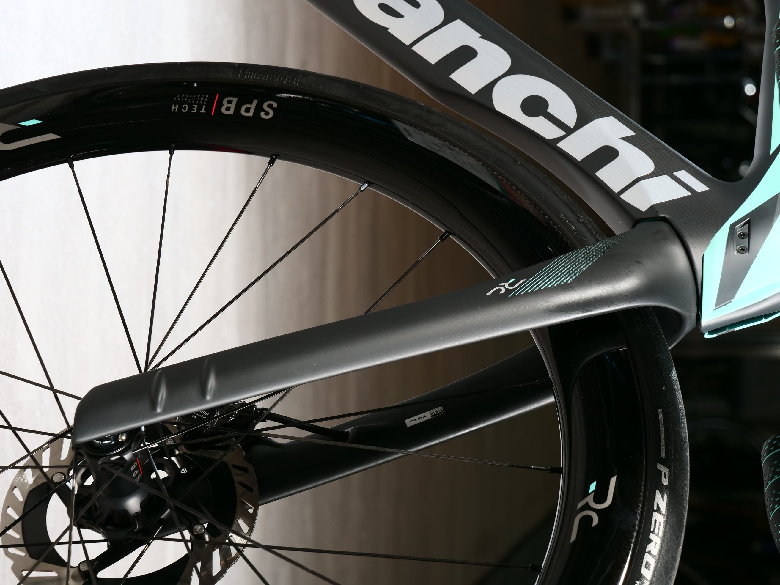 BIANCHI ( ビアンキ ) ロードバイク OLTRE RC DURA-ACE DI2 ( オルトレ RC デュラエース DI2 ) アウトレット グラファイトカーボン/チェレステアルミシルバーフルマット 50 ( 身長目安165cm前後 ) YTB21W