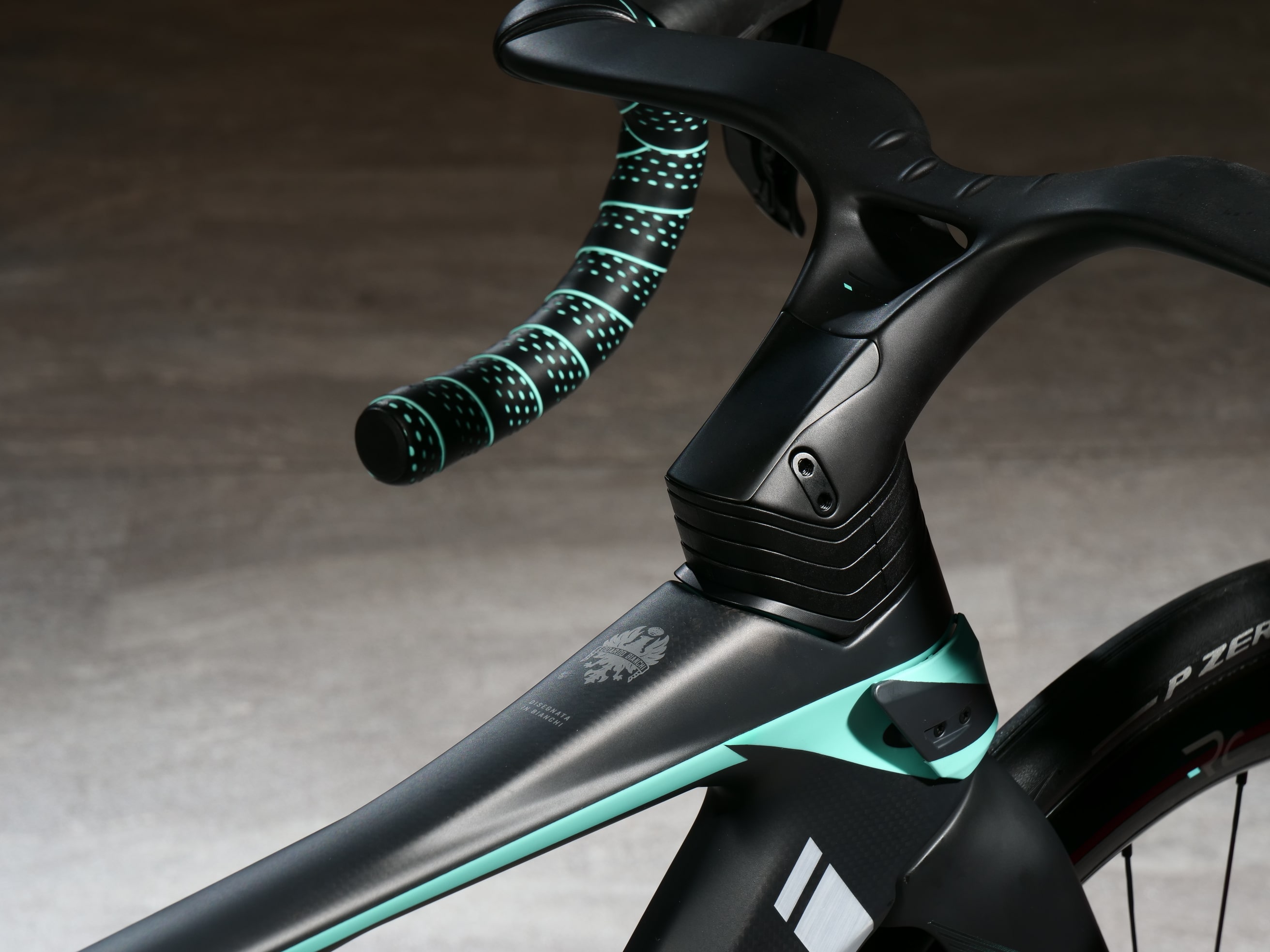 BIANCHI ( ビアンキ ) ロードバイク OLTRE RC DURA-ACE DI2 ( オルトレ RC デュラエース DI2 ) アウトレット グラファイトカーボン/チェレステアルミシルバーフルマット 50 ( 身長目安165cm前後 ) YTB21W