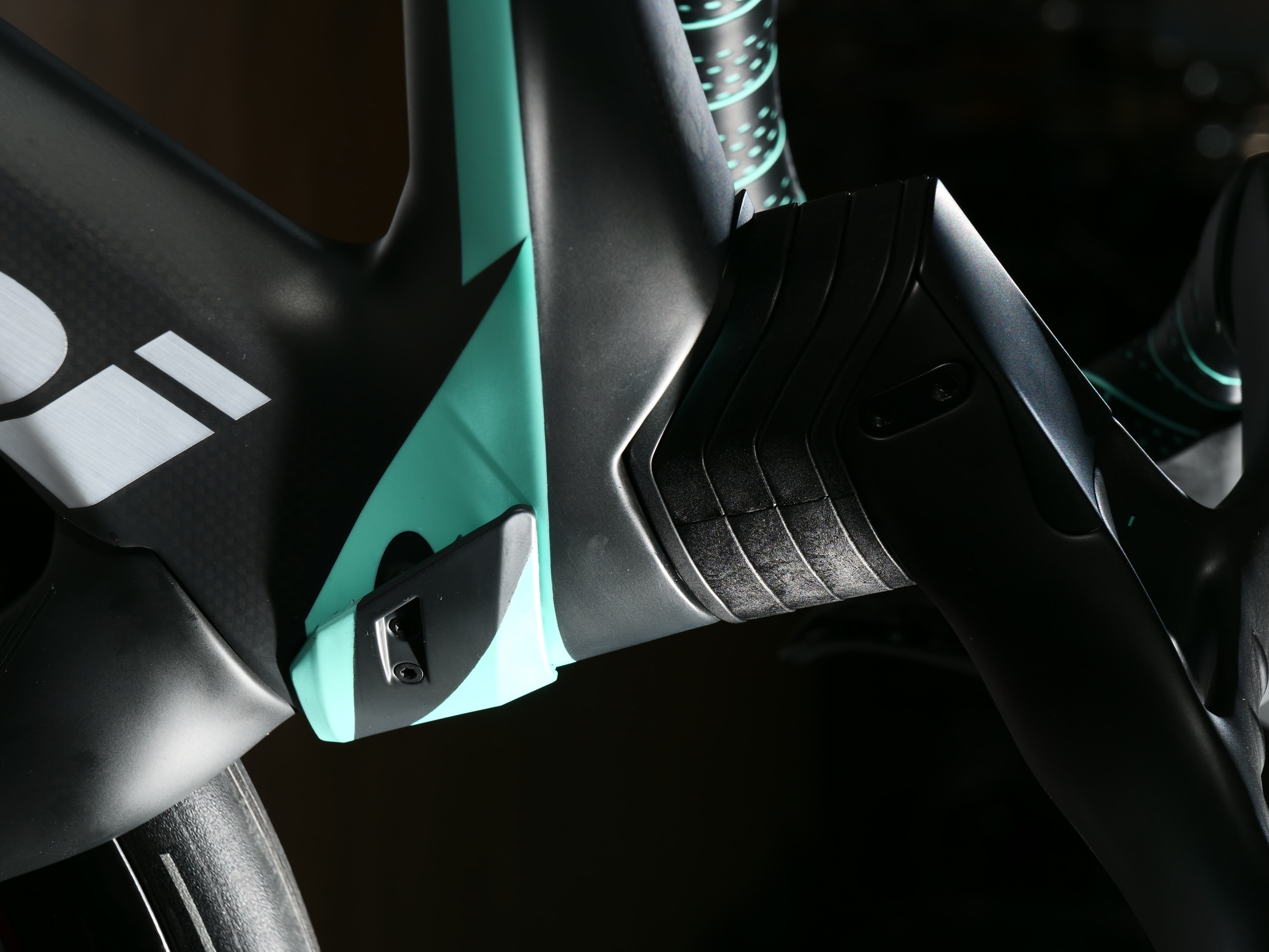 BIANCHI ( ビアンキ ) ロードバイク OLTRE RC DURA-ACE DI2 ( オルトレ RC デュラエース DI2 ) アウトレット グラファイトカーボン/チェレステアルミシルバーフルマット 50 ( 身長目安165cm前後 ) YTB21W