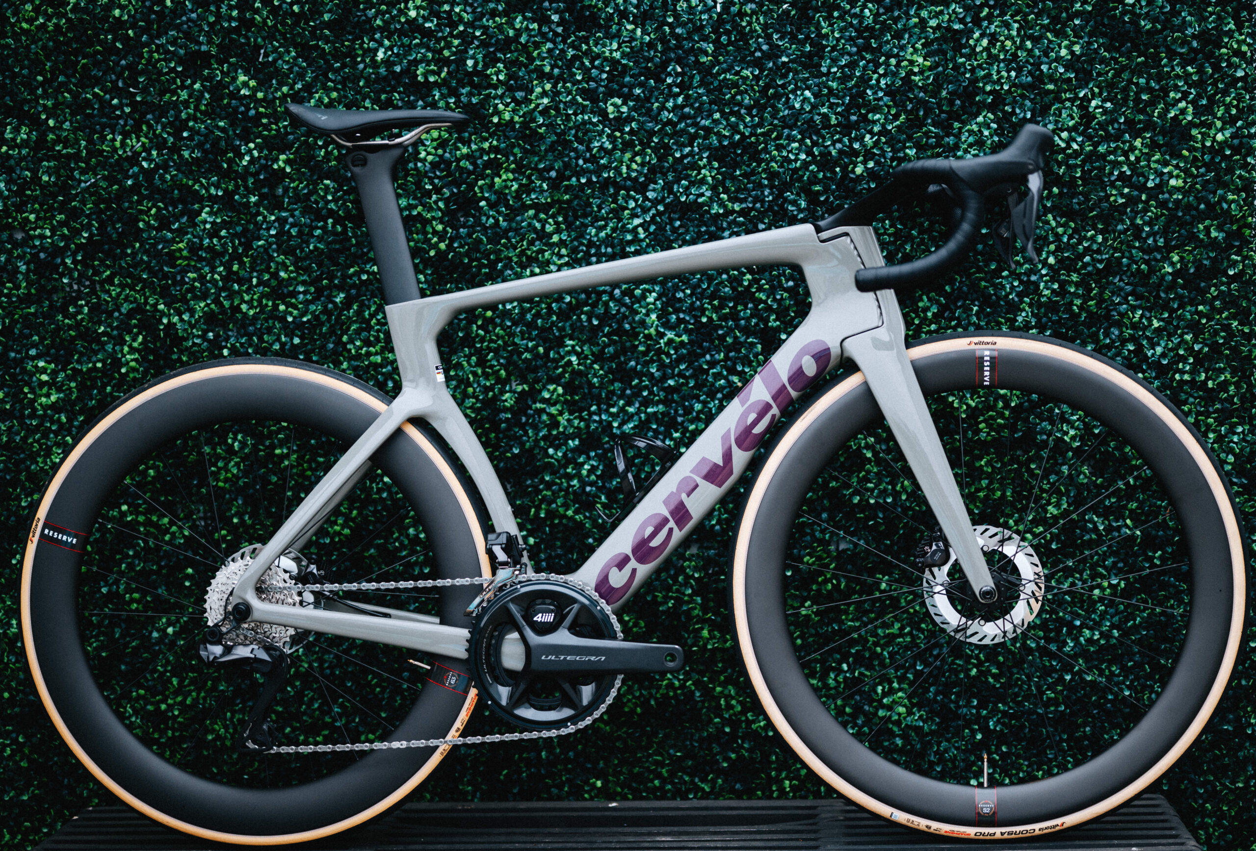 BUILT TO RACE「レースで勝つために設計されたバイク」