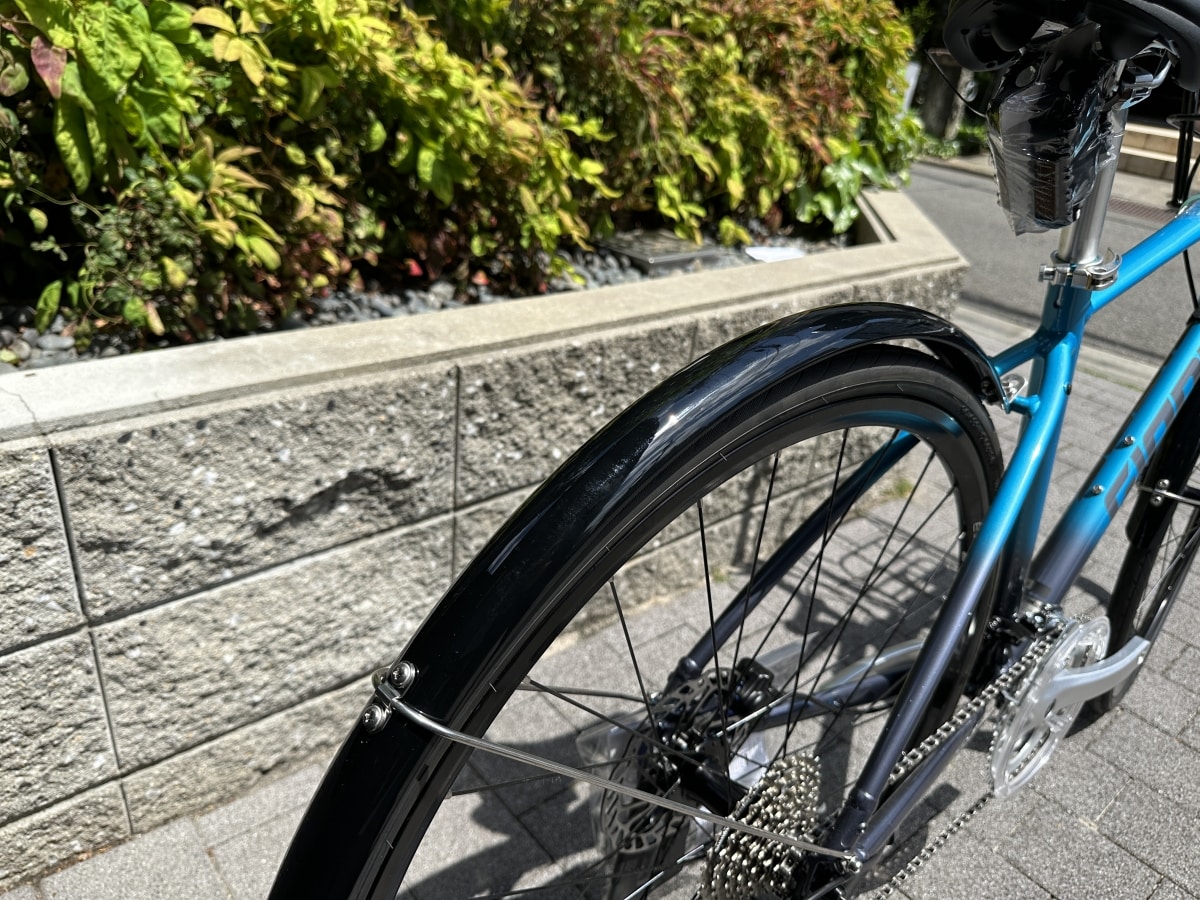 【使用1日のみ】GIANT ESCAPE R DISC ブルー・ダークシルバー GIANT】ブルーが美しいESCAPE R DISC、通勤通学等にいかがでしょ