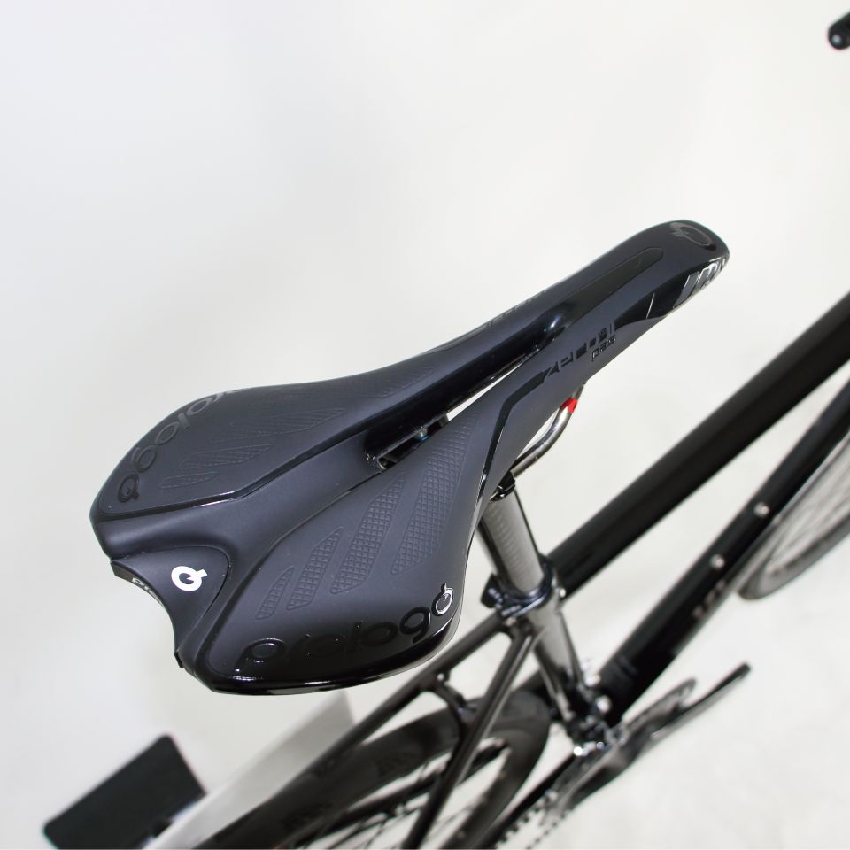 トッププロも使用するプロロゴサドルを標準搭載
