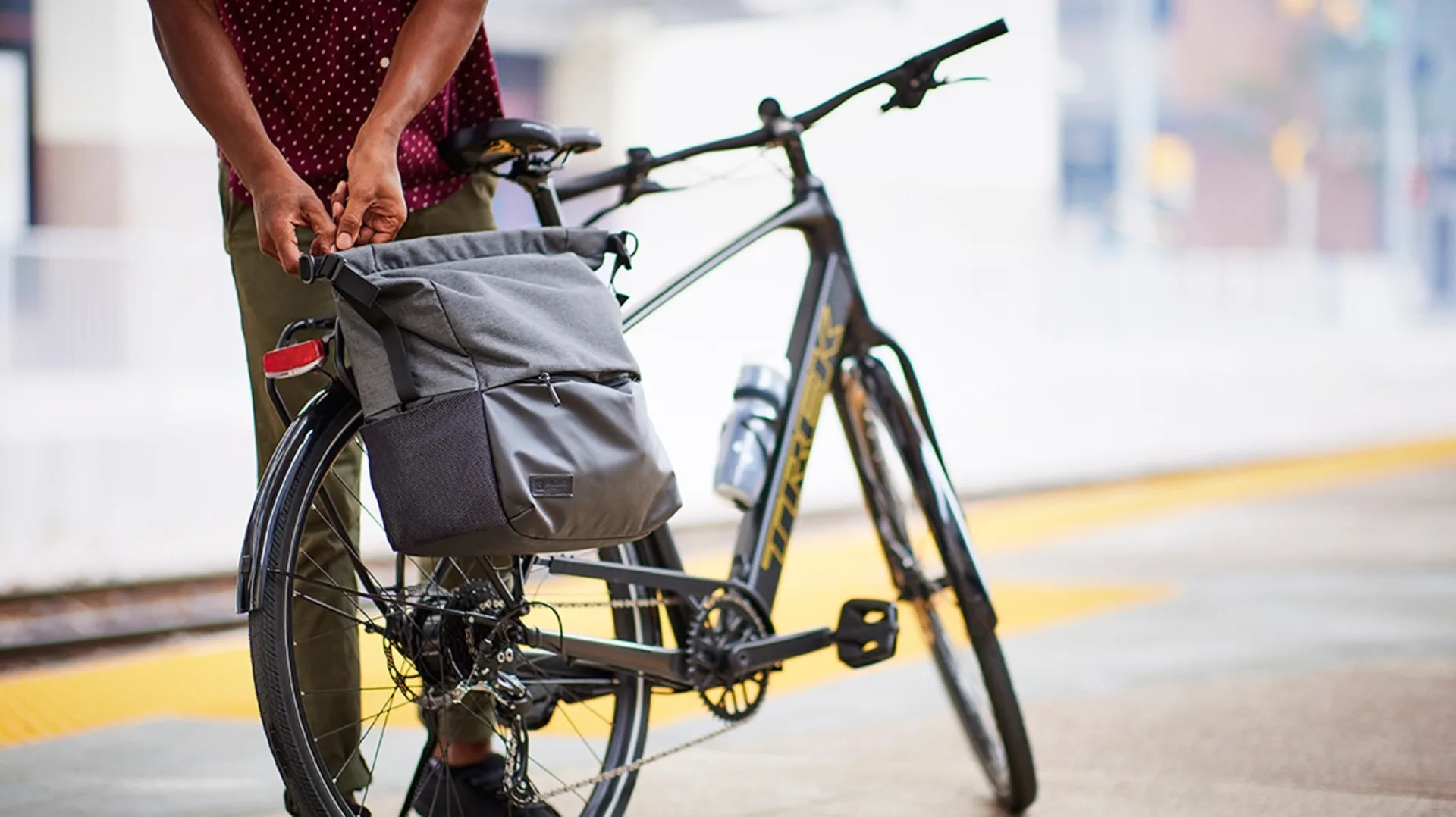 TREK ( トレック ) 電動アシスト自転車（e-bike） FX+ 2 ブラック L 